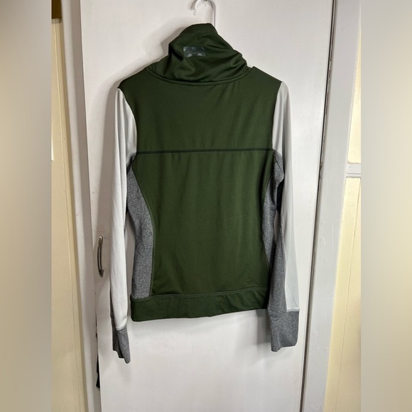 VS Pink Sweater Green - Picture 2 of 4